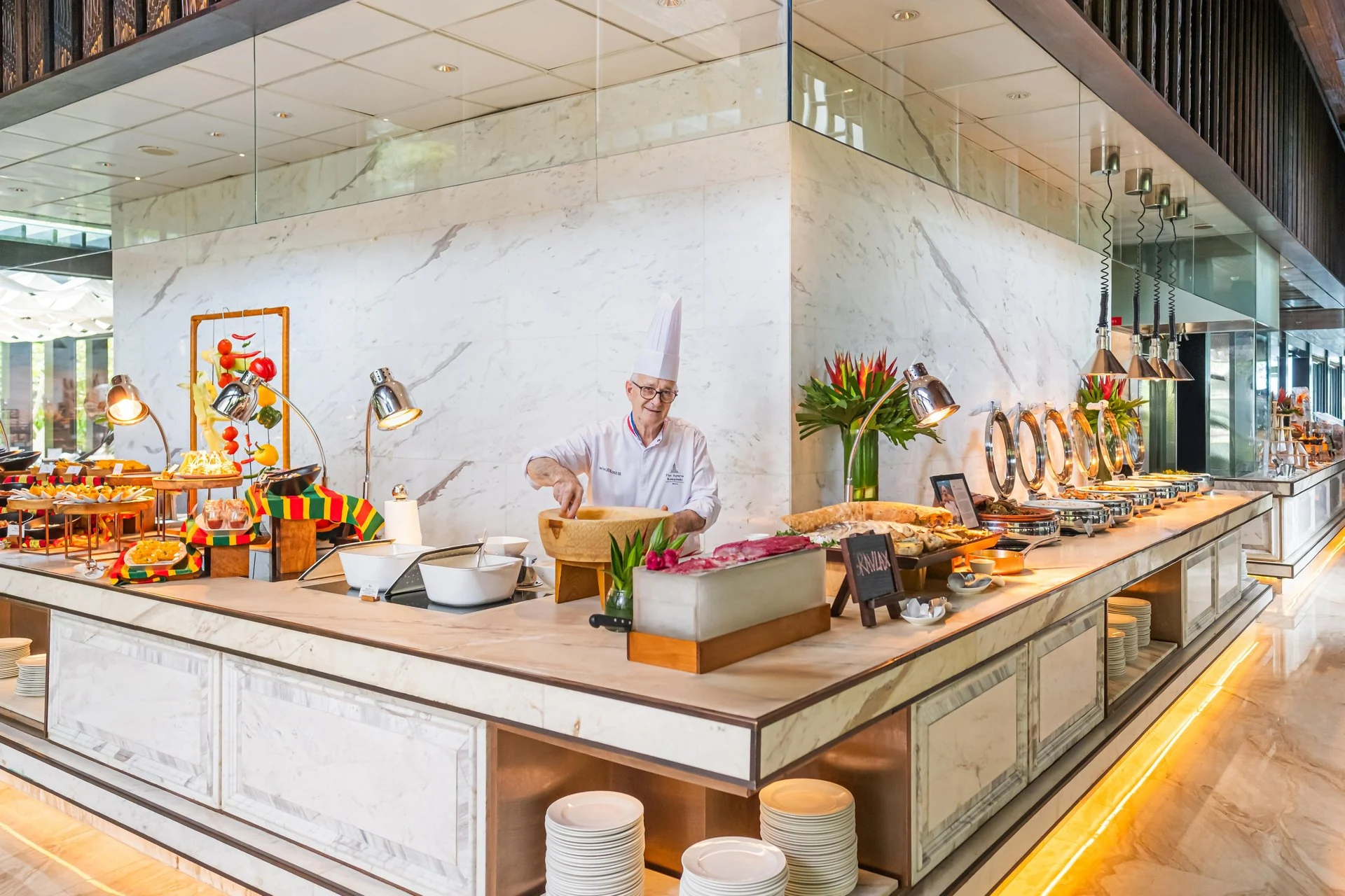 A chef at Pala’s Sunday brunch buffet and live cooking station.