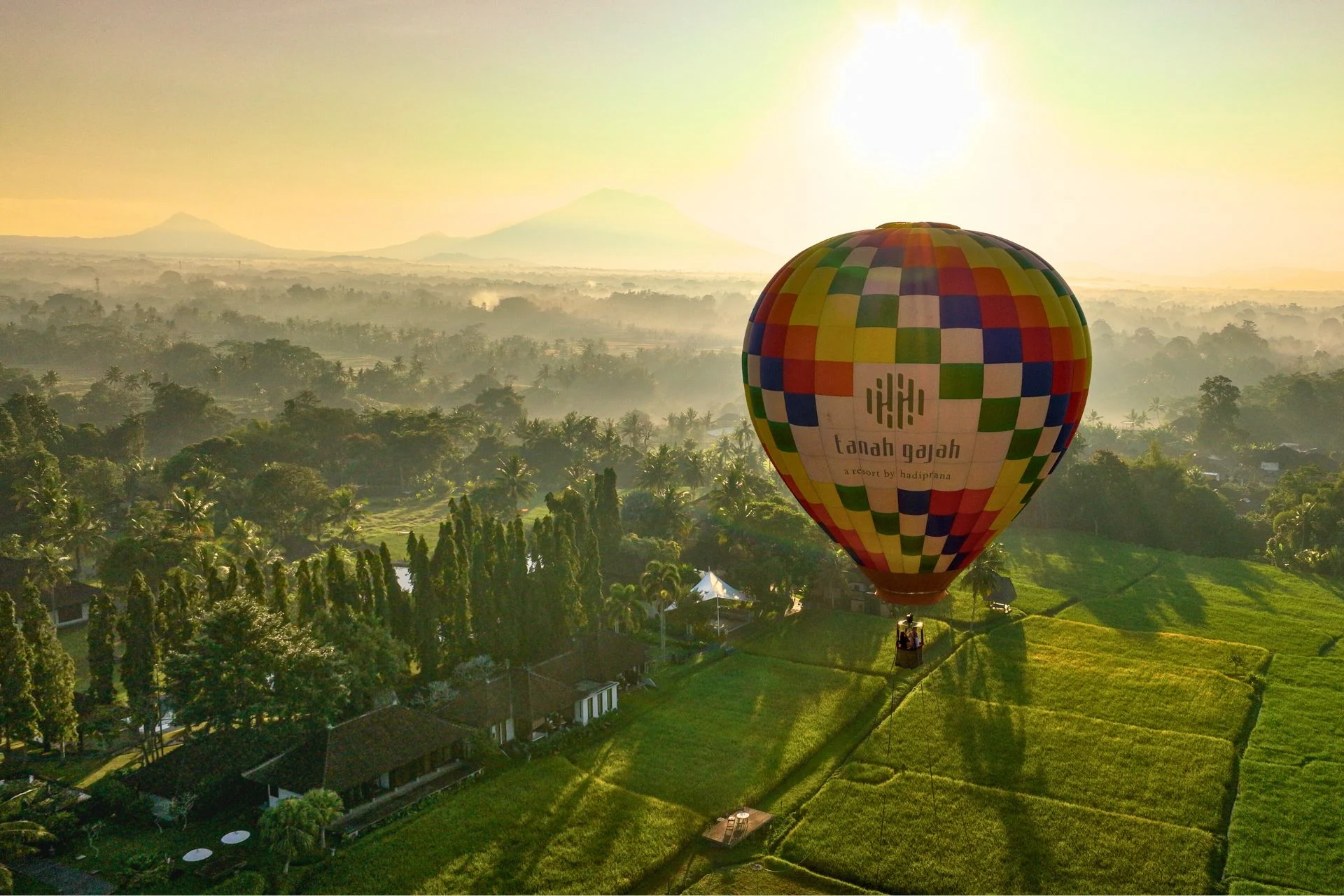 Tanah Gajah’s tethered hot-air balloon rises over Ubud rice fields at sunrise.