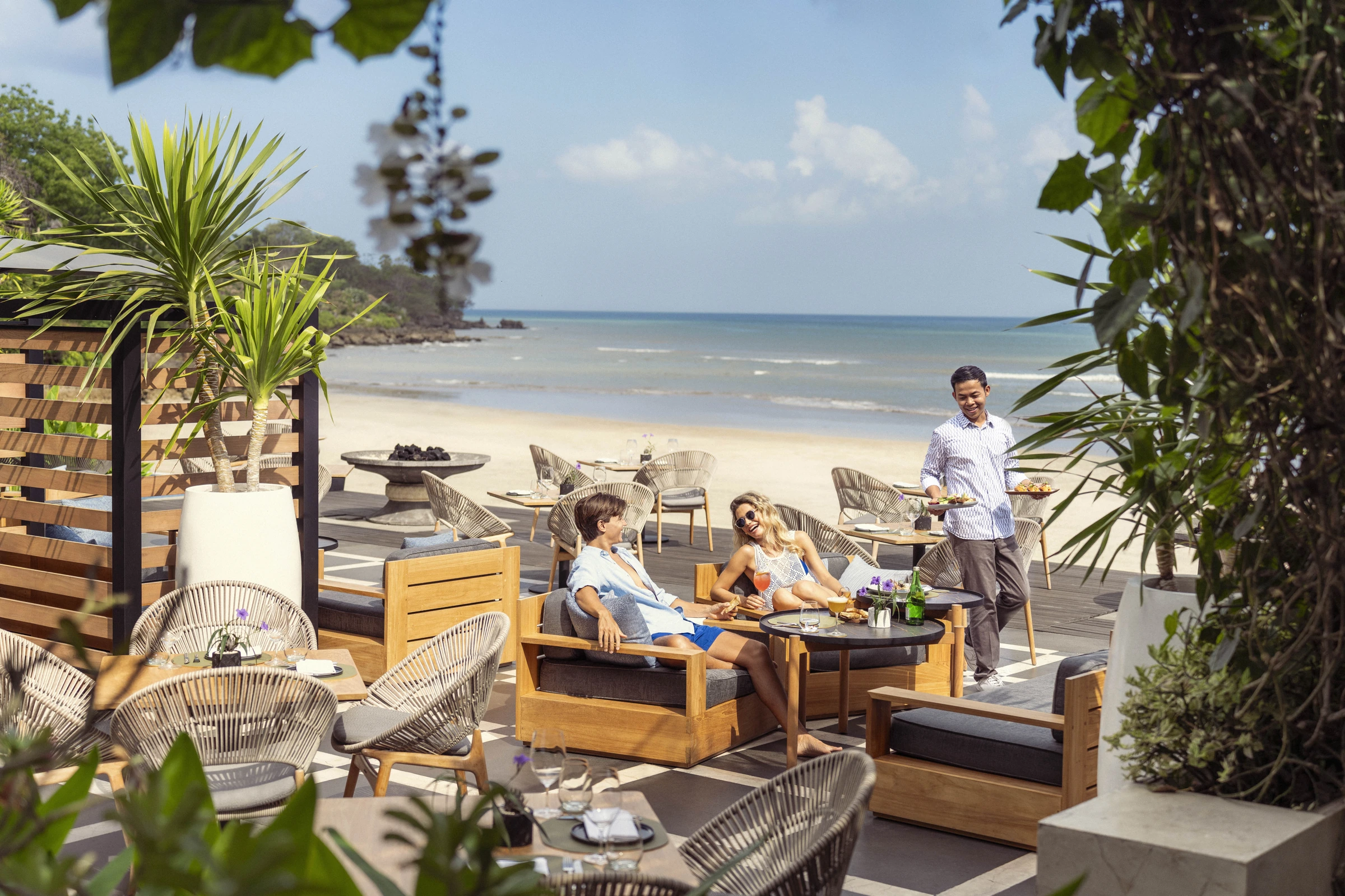 A couple enjoying lunch with ocean views at Sundara.
