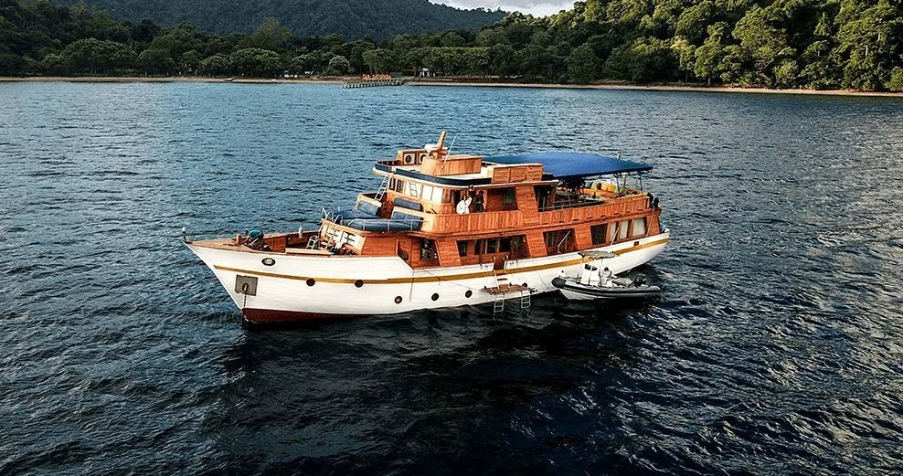 Magia II yacht exterior on the water