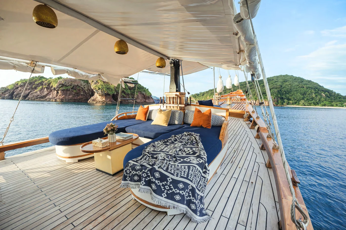 Samara I shaded deck lounge with blue patterned cushions