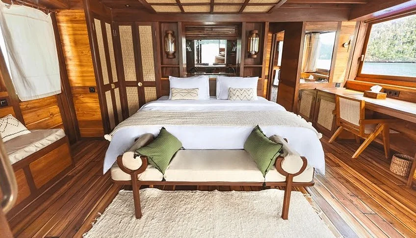Senja double cabin with timber finishes and large windows